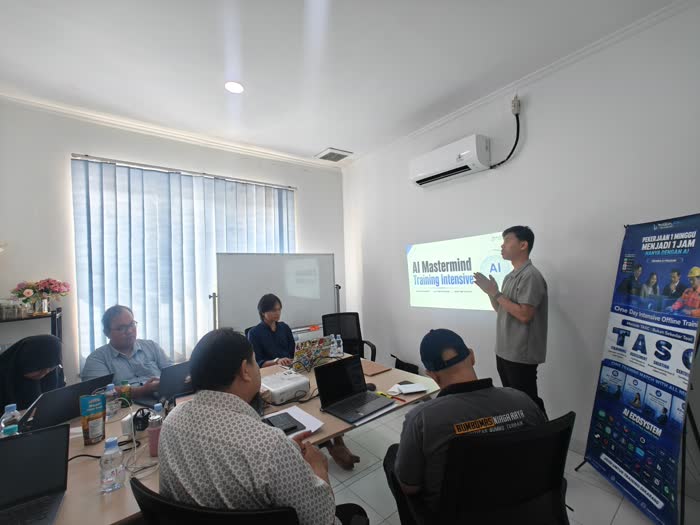 Sesi AI Mastermind Training Intensive di ruang meeting klien